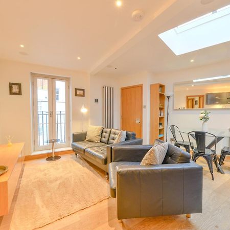 Central Two Bedroom Apartments St Albans By Central Stays Short Lets & Serviced Accommodation With Free Parking Bagian luar foto