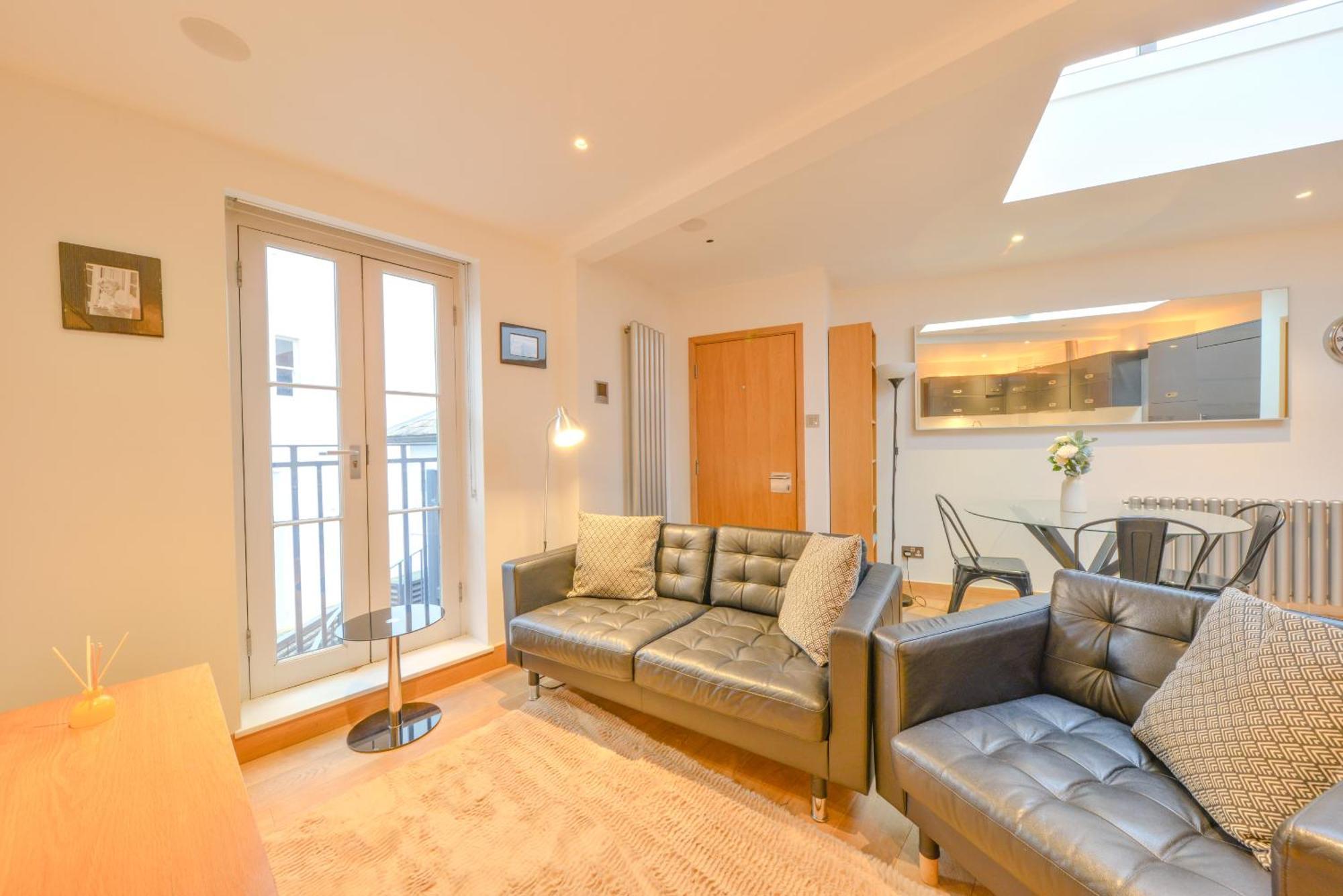 Central Two Bedroom Apartments St Albans By Central Stays Short Lets & Serviced Accommodation With Free Parking Ruang foto